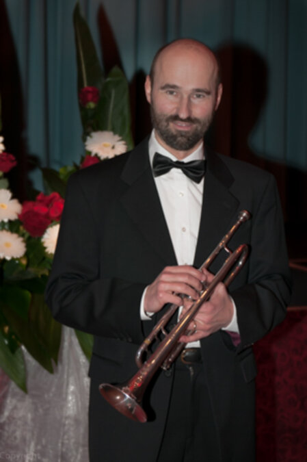 Trompeter von Manhattan Six – Porträt mit Trompete