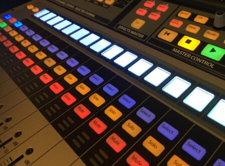 Bühnenlicht und Musiker